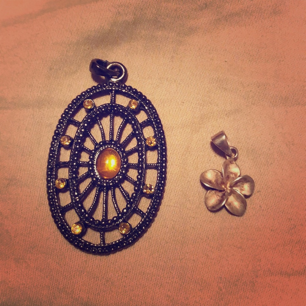 Set of pendents